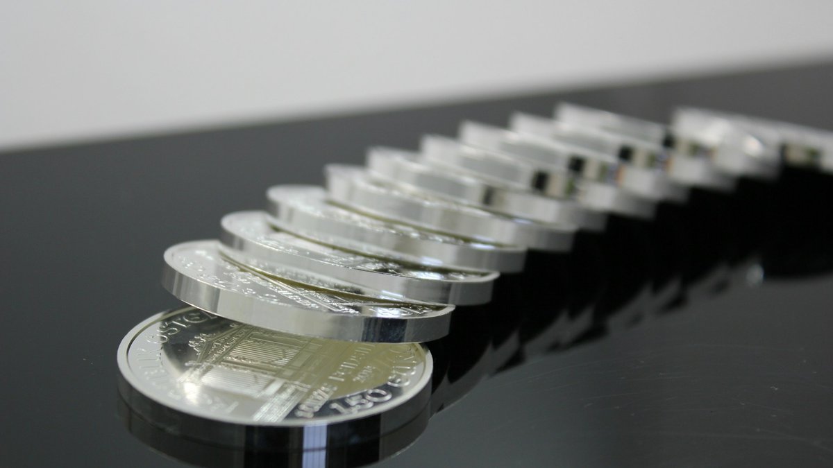 Vācijas apturējusi divu monētu izlaišanu straujā sudraba cenu kāpuma dēļ