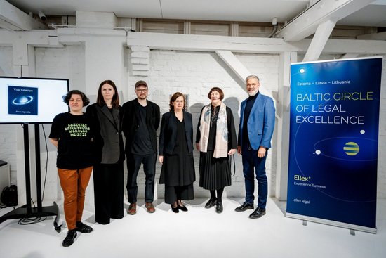 Nodibināta Vijas Celmiņas fonda stipendija; ik gadu piešķirs 30 tūkstošus ASV dolāru Nodibināta Vijas Celmiņas fonda stipendija; ik gadu piešķirs 30 tūkstošus ASV dolāru