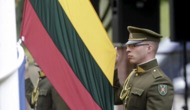 Divas Krievijas militārās lidmašīnas īslaicīgi pārkāpušas Lietuvas gaisa telpu