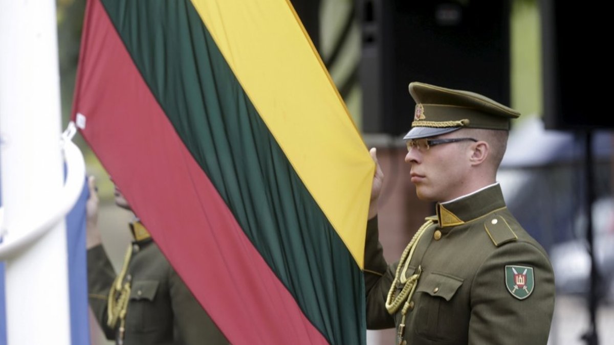 Divas Krievijas militārās lidmašīnas īslaicīgi pārkāpušas Lietuvas gaisa telpu