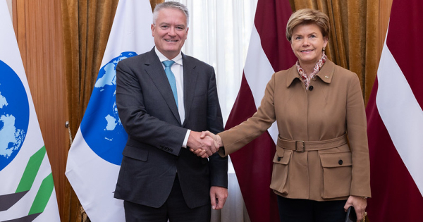 Ārlietu ministre B. Braže ar OECD ģenerālsekretāru M. Kormanu pārrunā OECD atbalstu Ukrainai, nepieciešamību efektivizēt Latvijas valsts pārvaldi un mazināt birokrātiju