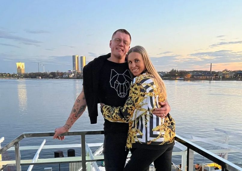 Pateicoties sievai, Kaspars Kambala spēlē līdzās Džūdam Lovam filmā par Putinu