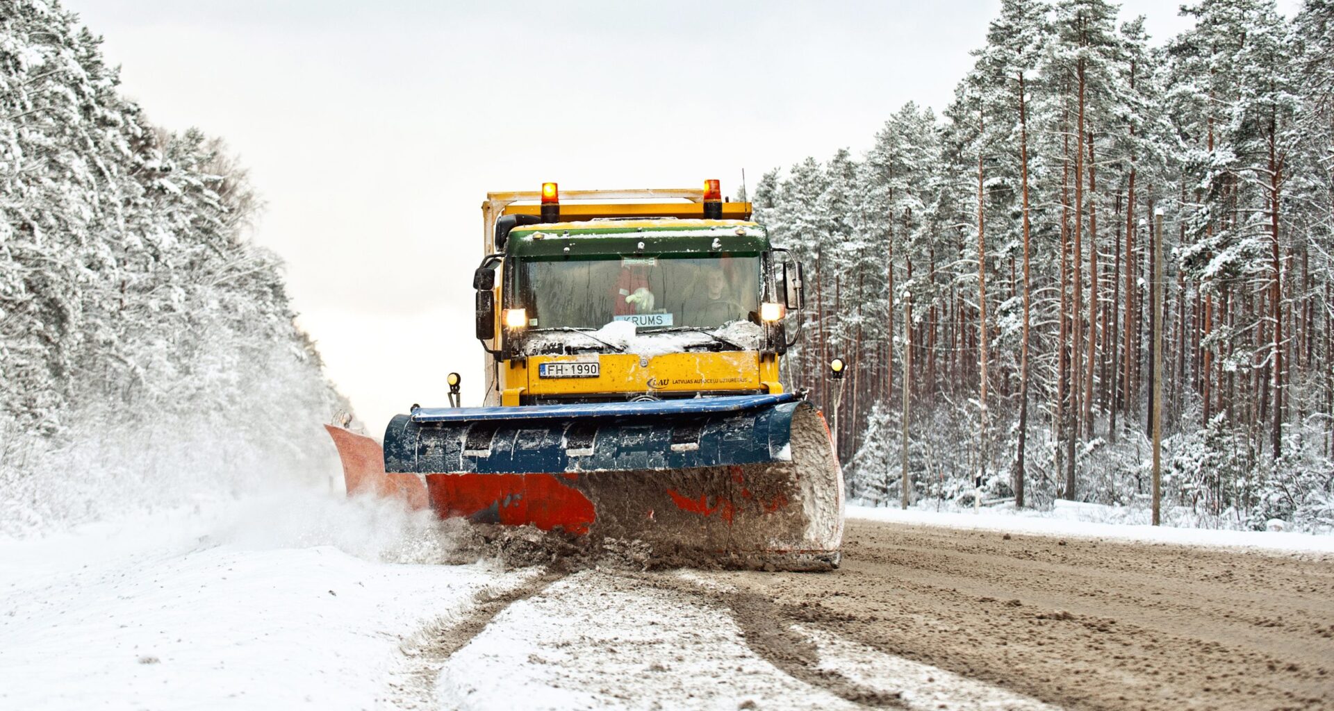 Turpinās apspriede ar potenciālajiem valsts autoceļu ikdienas uzturēšanas pakalpojumu piegādātājiem