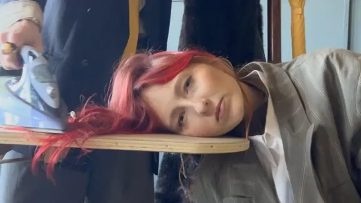 Keitijas Bārbales otrais albums "mazāk nekā trīs": Emociju sprieguma līnija un muzikālā izaugsme