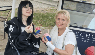 “Vienīgā kļūda, ko es izdarīju – es izslēdzu telefonu un skaņu.” Kuldīgā mirušās Luīzes mamma atceras notikušo