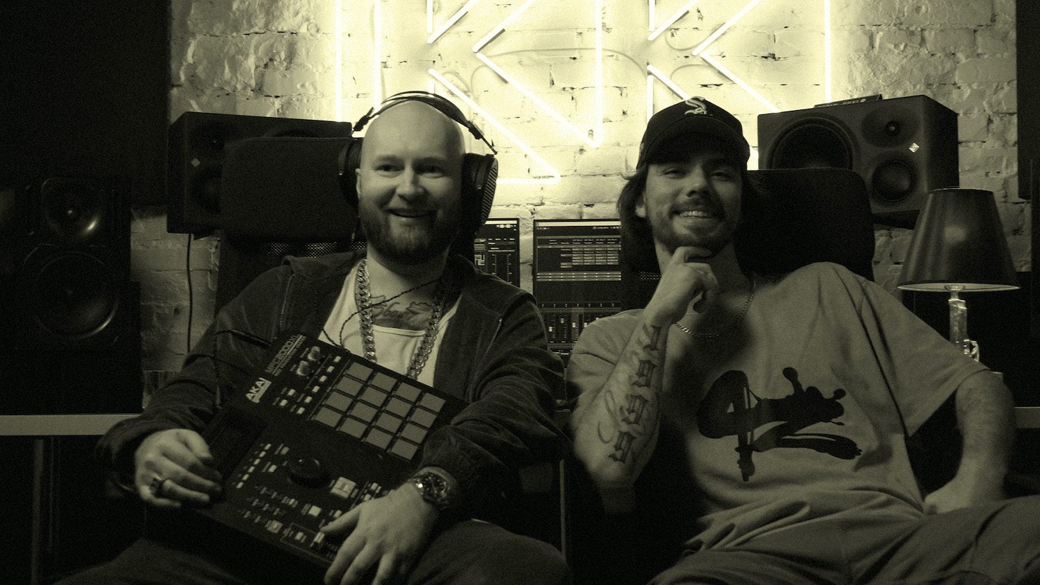 E.V. izdod singlu un videoklipu "Pasmaidi (4:56 AM)"