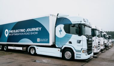 “Scania” elektrisko kravas auto Eiropas tūre piestāj Latvijā