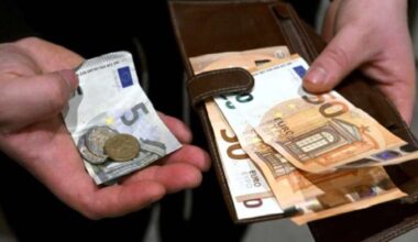 Izskan satraucoša informācija par nākotnes pensijām Latvijā