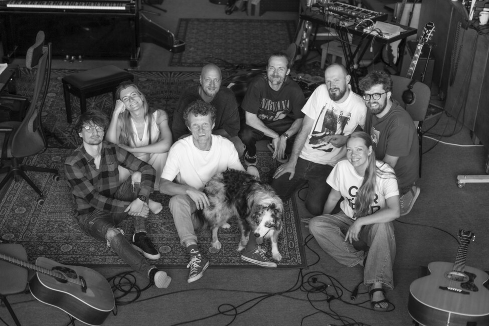 “The Sound Poets” izdod jaunu singlu “Tu manī ugunis dedz” un aicina uz koncertu Palladium