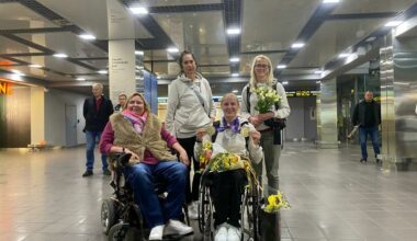 Parasportiste Diāna Krūmiņa ar zelta medaļām atgriežas no Indijas