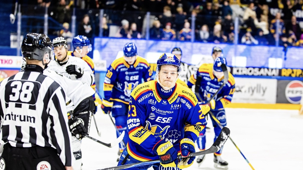 17 gadus vecais Šmits turpina priecēt un gūst uzvaras vārtus pagarinājumā – Hokejs – Sportacentrs.com