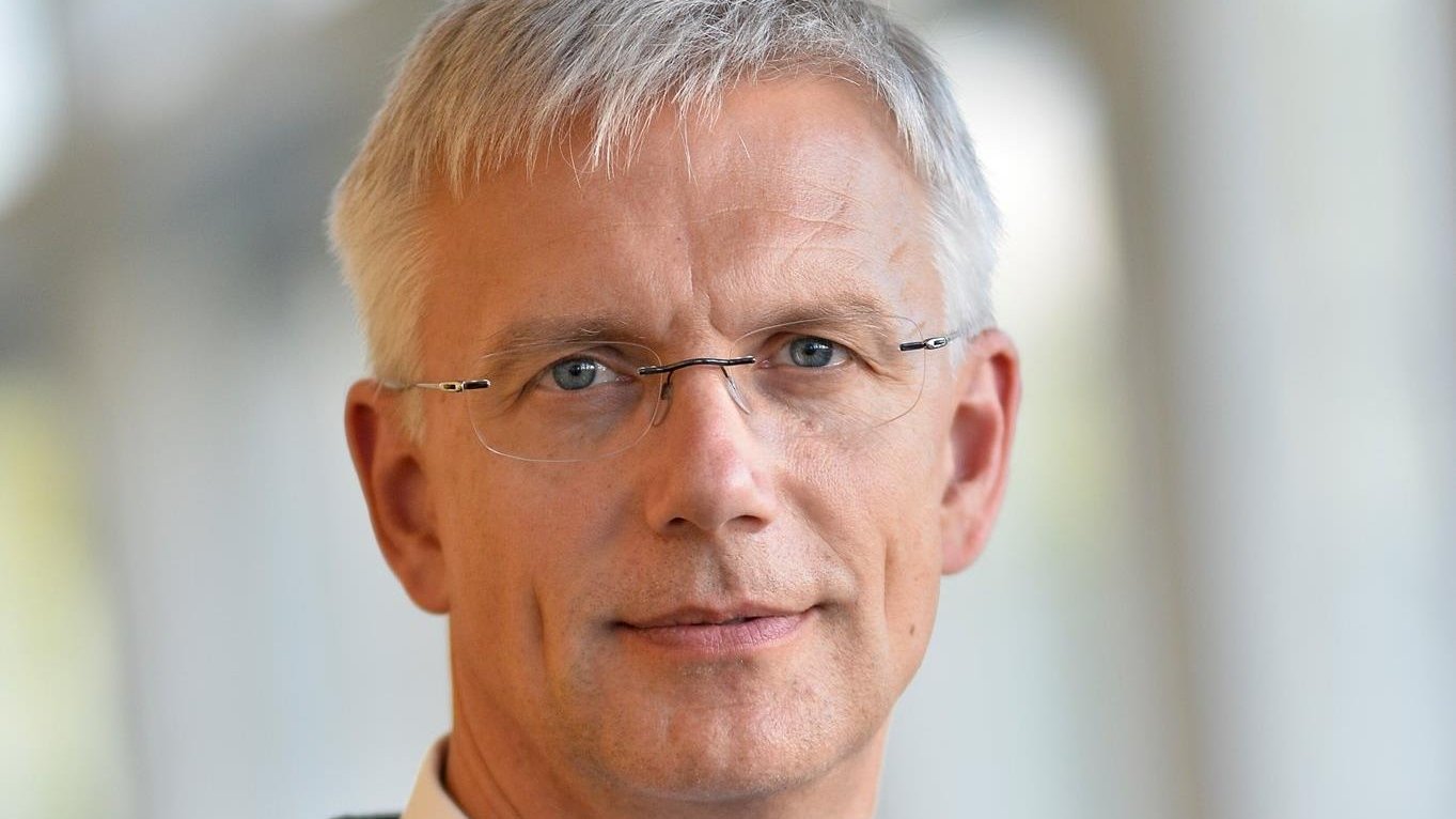 Zināms, kurš kļuvis par vienīgo apsūdzēto Kariņa lidojumu lietā — Santa