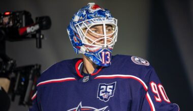 "Viņš jātur īsā pavadā..." – Kolumbusā NHL sezonas priekšvakarā vārtsargu jautājumā valda apjukums