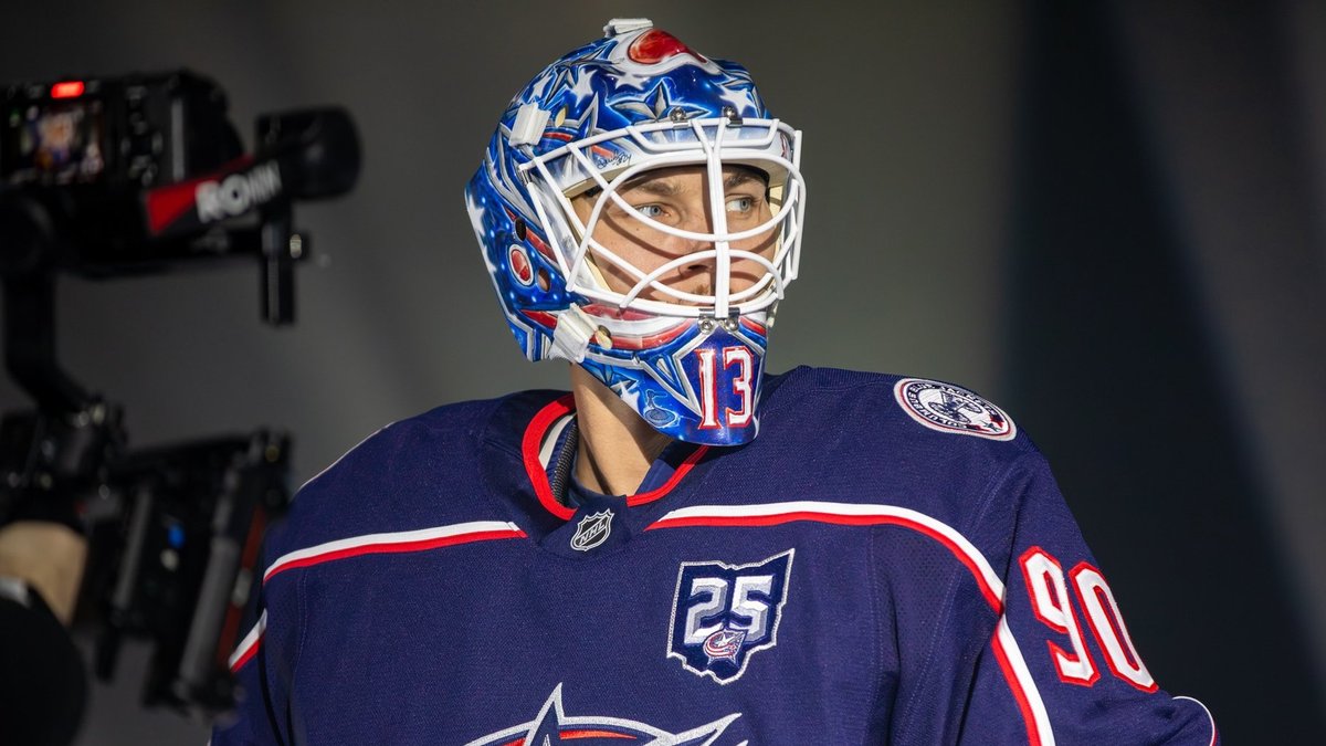 "Viņš jātur īsā pavadā..." – Kolumbusā NHL sezonas priekšvakarā vārtsargu jautājumā valda apjukums