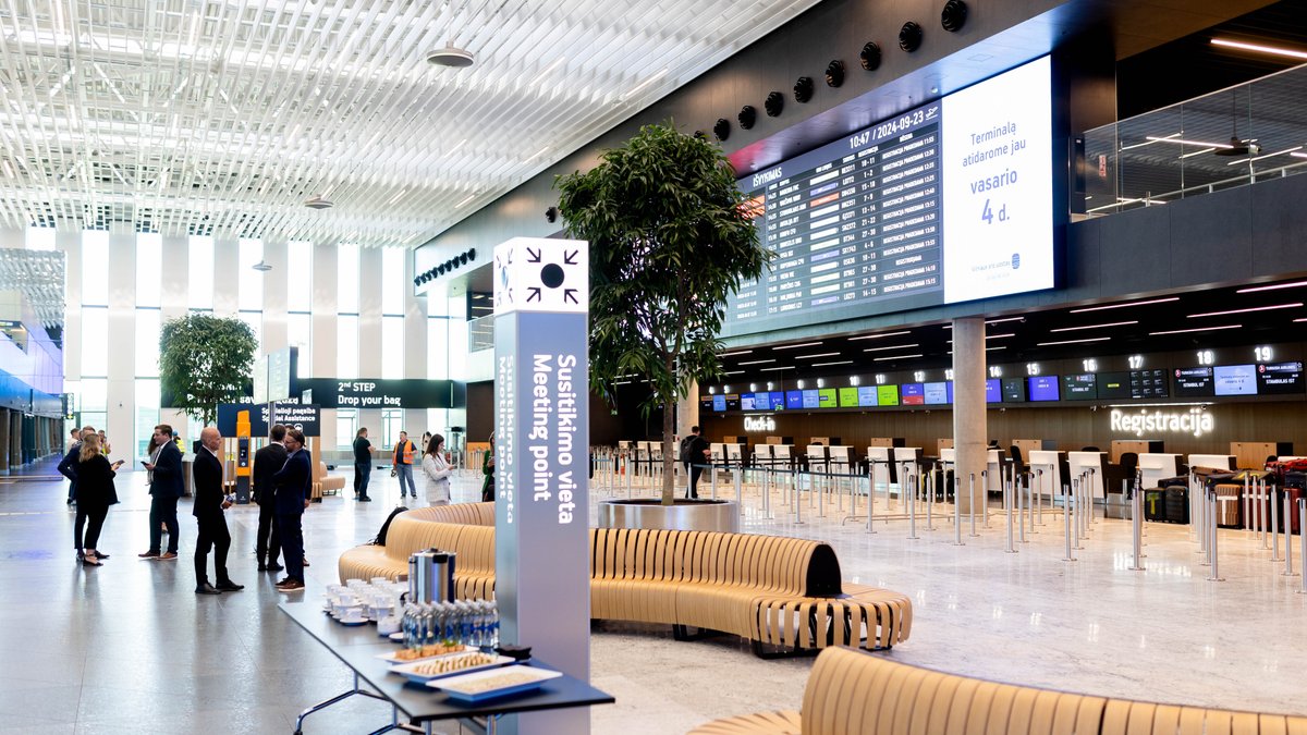 Viļņas lidosta Baltkrievijas gaisa balonu dēļ atkal pārtrauc darbu