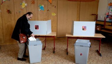 Sākotnējie balsošanas rezultāti ļauj prognozēt, kas uzvarējis Čehijas parlamenta vēlēšanās