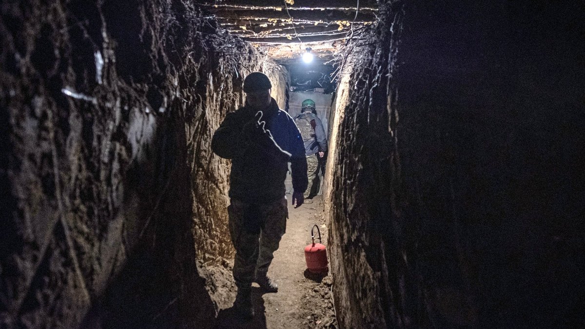 Mākslīgais intelekts maina karadarbību, bet "dubļi un asinis" paliek, saka bijusī NATO amatpersona