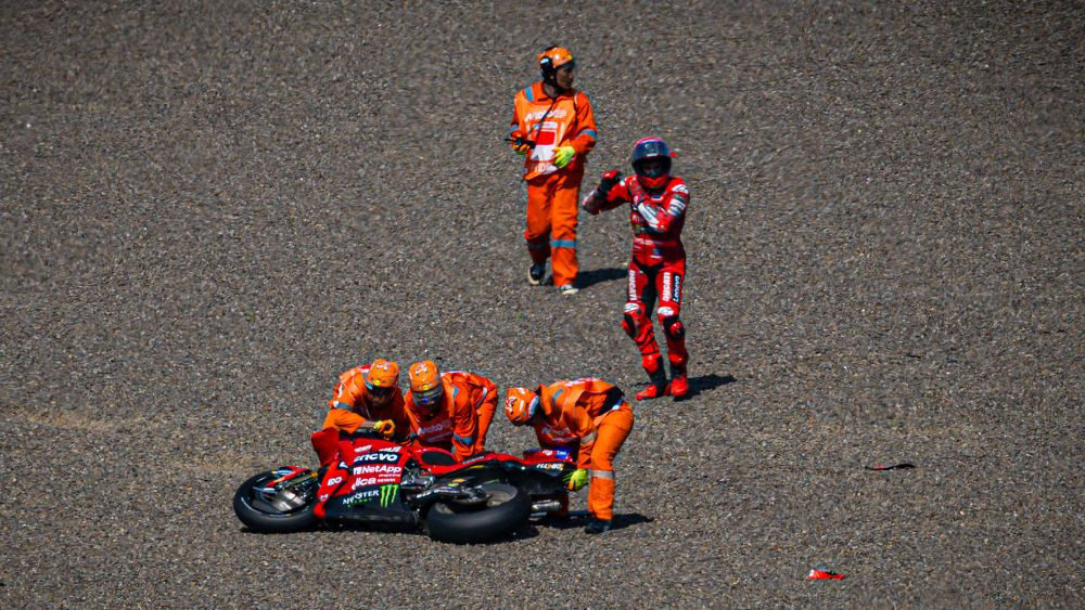 "MotoGP" paliek bez čempiona - Markess izlaidīs nākamos posmus – Motoru sports – Sportacentrs.com