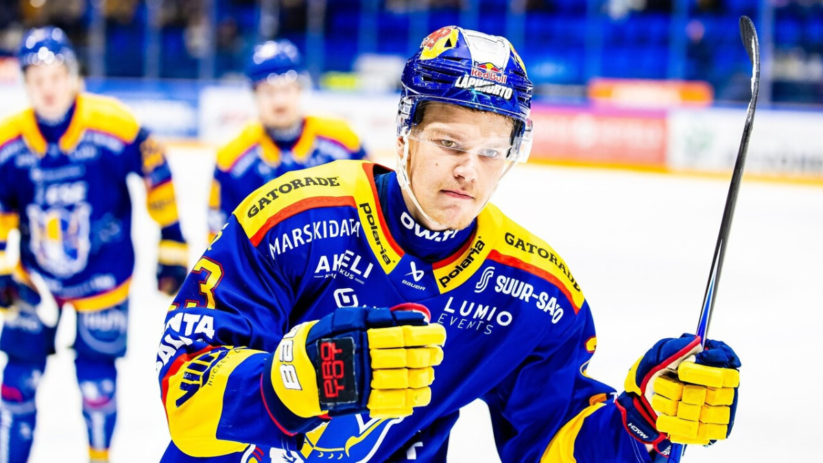Gados jaunajam aizsargam Šmitam vēl viena ripa Somijas augstākajā līgā – Hokejs – Sportacentrs.com