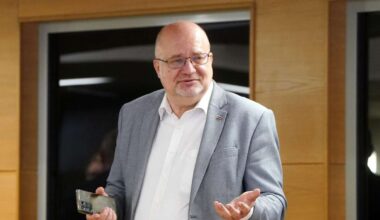 KNAB rosina apsūdzēt Valkas mēru un vēl divas amatpersonas par iespējamu krāpšanu lielā apmērā