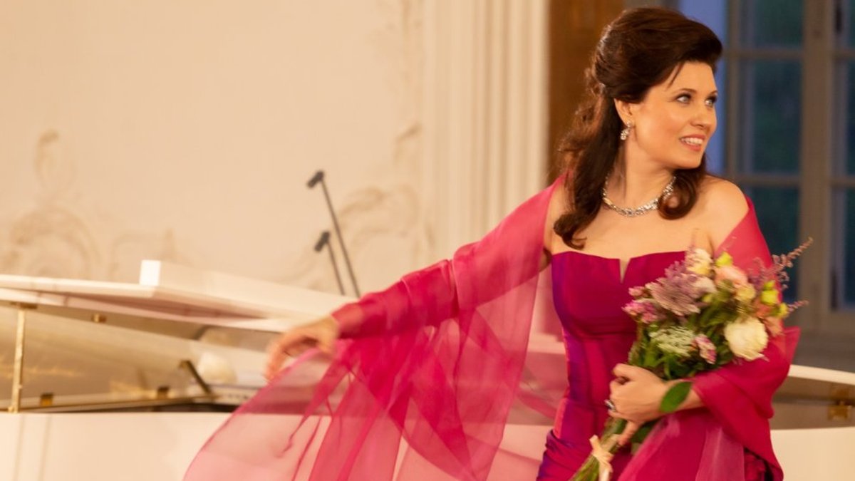 Operdziedātājai Rebekai piešķirts Francijas Nacionālais ordenis mākslā un literatūrā