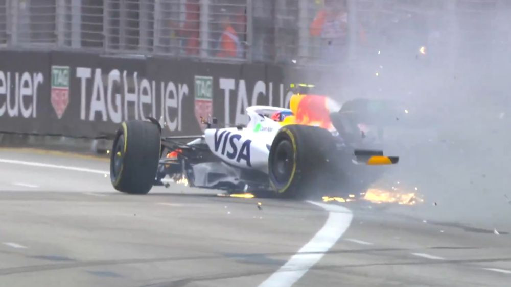 Lovsons atkal avarē, Verstapens ātrākais Singapūras GP trešajā treniņā – Motoru sports – Sportacentrs.com
