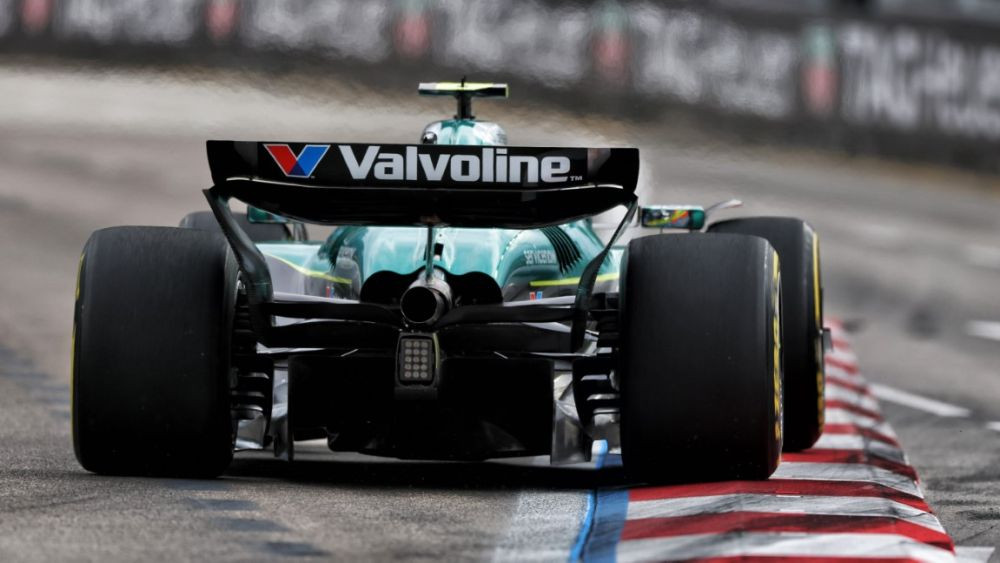 Alonso uzrāda ātrāko laiku pirmajā F1 treniņā Singapūrā – Motoru sports – Sportacentrs.com