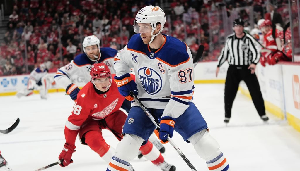 Makdeividam un "Oilers" trešā secīgā neveiksme, Naits lielisks "Blackhawks" vārtos – Hokejs – Sportacentrs.com
