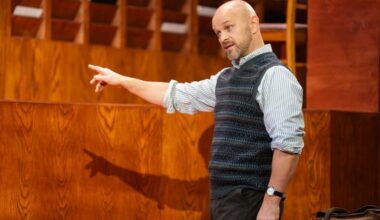 Ar neparastu komēdiju par vīriešu dzīvi Dzelzītis atgriežas uz Dailes teātra skatuves