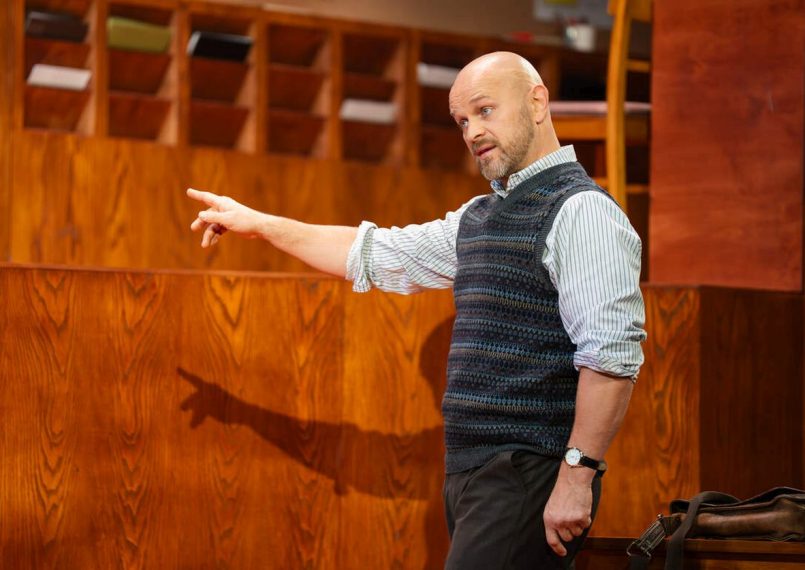 Ar neparastu komēdiju par vīriešu dzīvi Dzelzītis atgriežas uz Dailes teātra skatuves