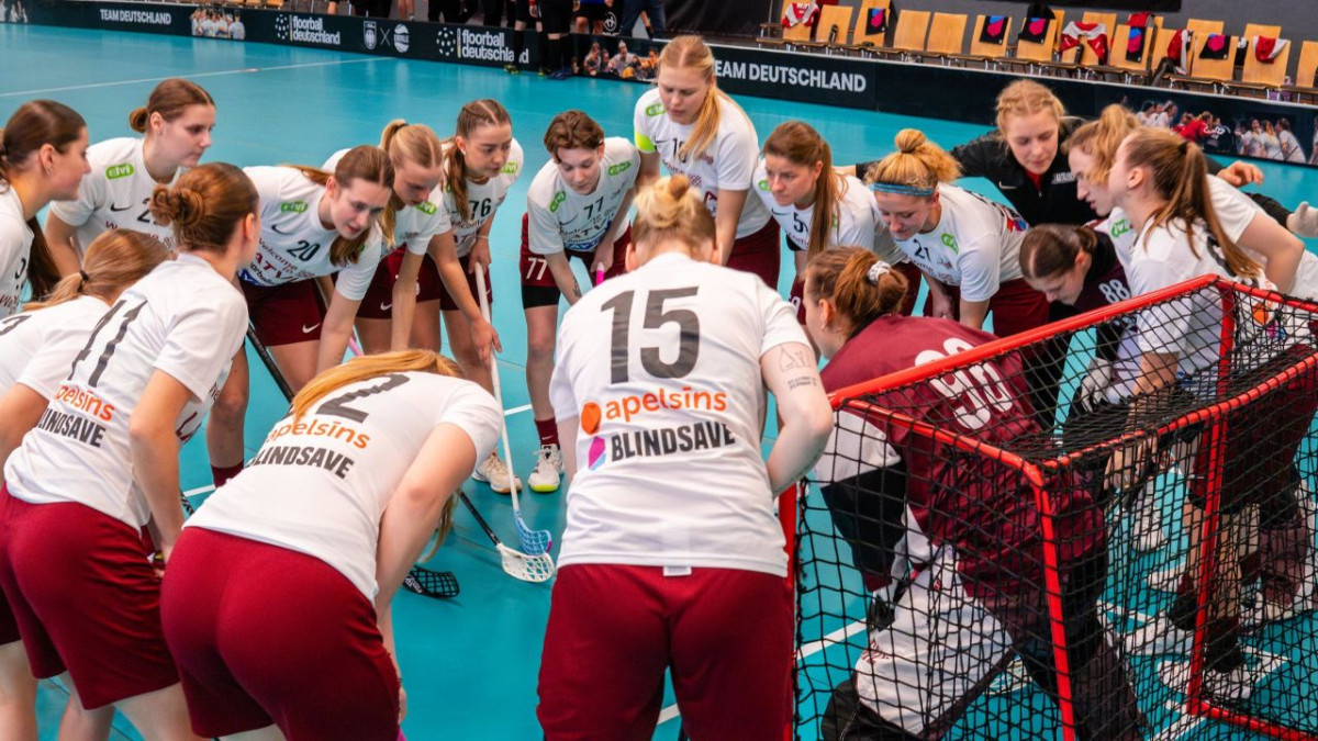 Mūsu florbolistes piekāpjas Slovākijas izlasei – Florbols – Sportacentrs.com