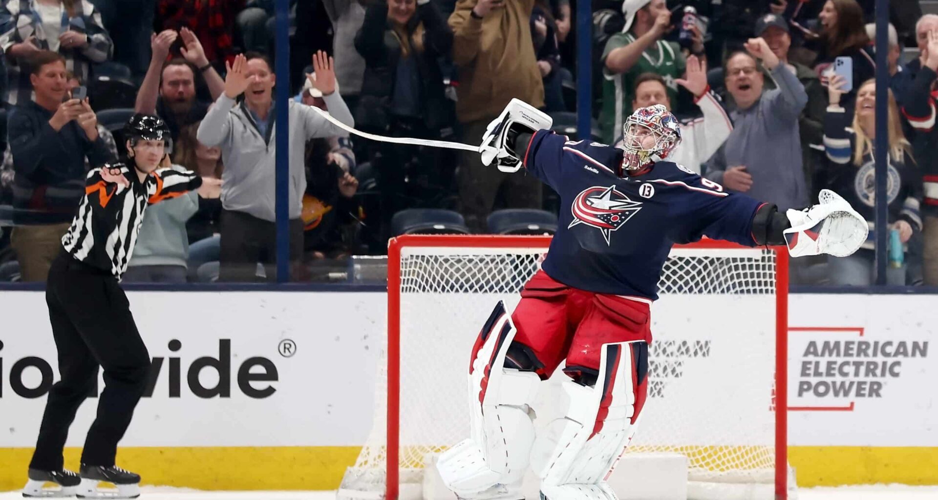 Merzļikins ar jaudīgu uzvaru ieraksta savu uzvārdu “Blue Jackets” vēsturē