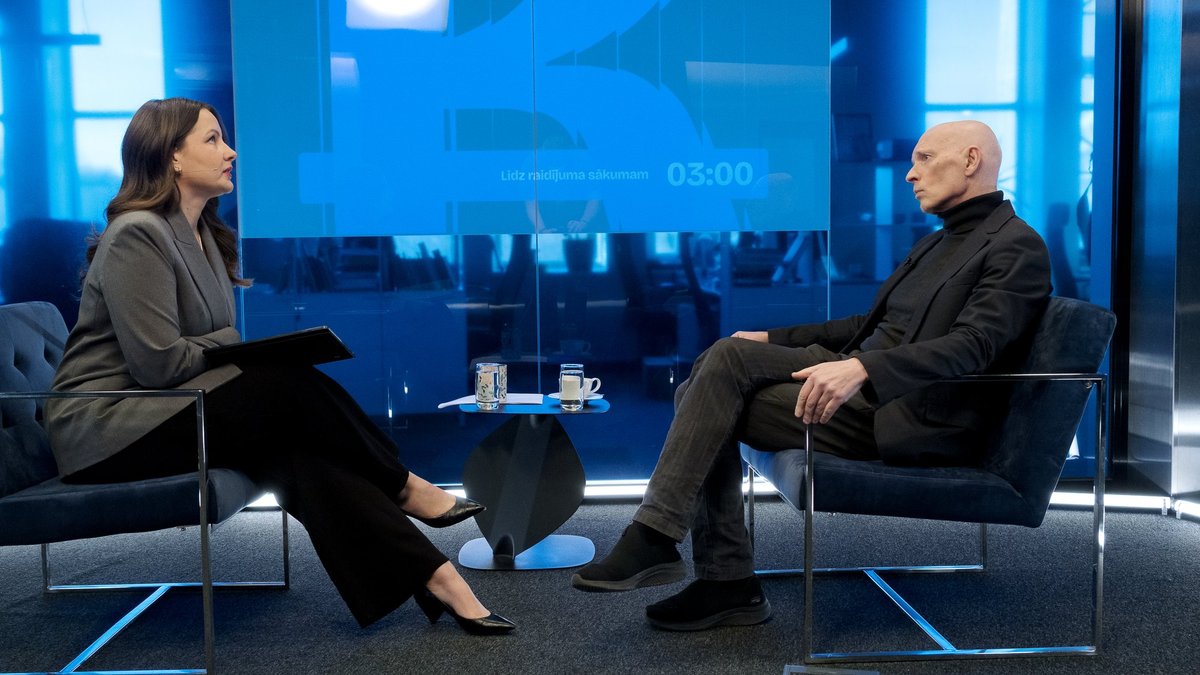 "Kāpēc" ar Alinu Lastovsku – intervija ar JRT māksliniecisko vadītāju Alvi Hermani. Video tiešraide - Delfi