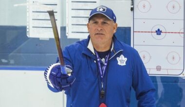 “Maple Leafs” treneris par līderu problēmām: Ja godīgi, esmu noguris no tā visa