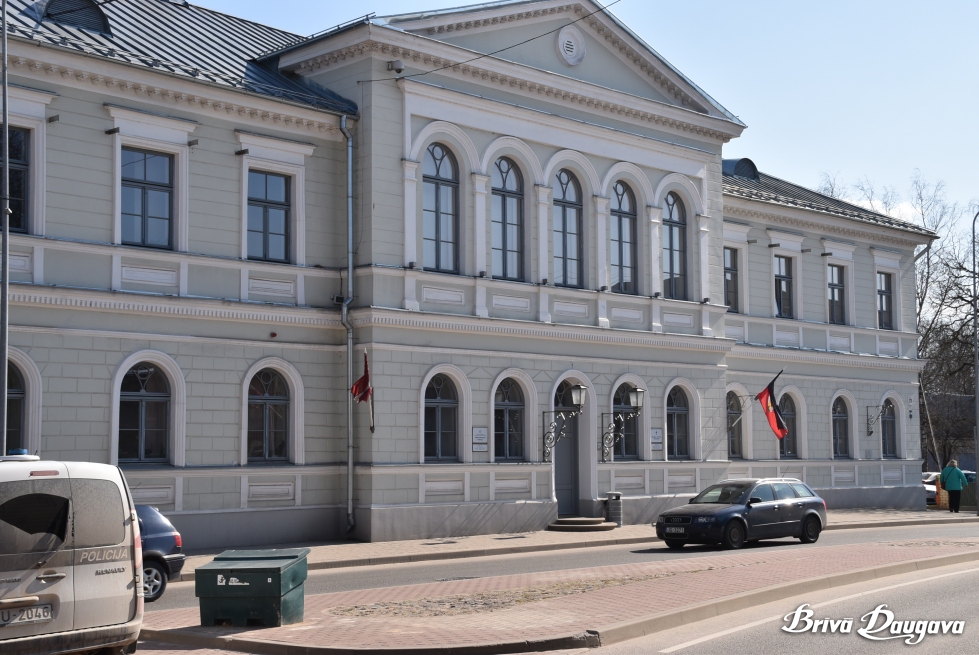 Domes vadība dosies tikties ar iedzīvotājiem