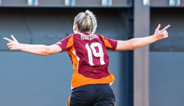 Miksone trāpa "pendeli", Latvijas futbolistes iztur spiedienu un iekļūst Baltijas kausa finālā
