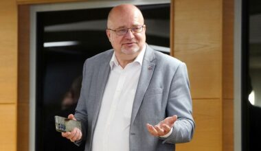 Valkas mēru un divas pašvaldības amatpersonas rosina apsūdzēt par krāpšanu lielā apmērā / LR1 / / Latvijas Radio