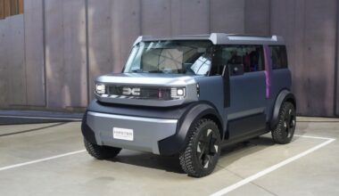 “Dacia” prezentē pieejamāku elektrisko auto “Hipster” un jaunu 4x4 versiju “Duster” un “Bigster” modeļiem (+ foto)
