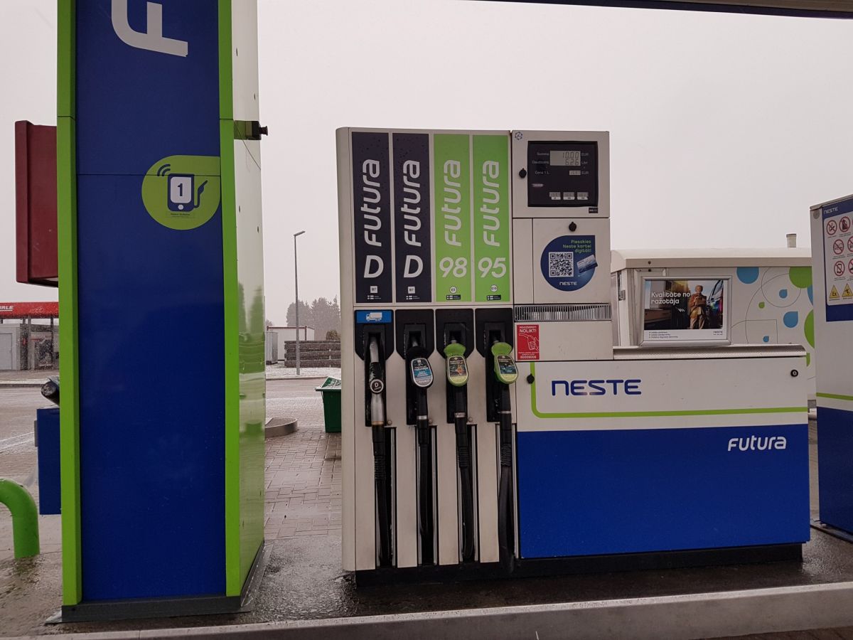 Pēc jauno sankciju noteikšanas Krievijai pasaules biržās pieaug akciju un naftas cenas