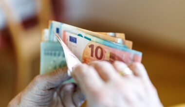 Arodbiedrības mēģina pārliecināt Saeimas deputātus nemazināt samaksu par virsstundu darbu / Raksts