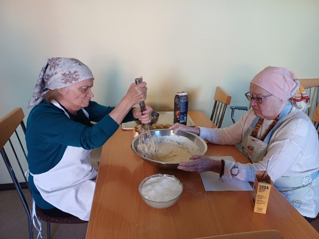 "Rūjienas senioru mājā"