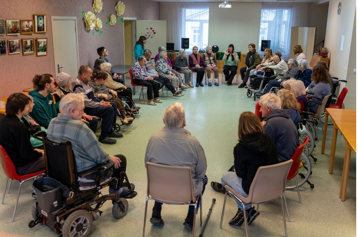 Brīvprātīgie ciemos pie "Rūjienas senioru mājas" iemītniekiem