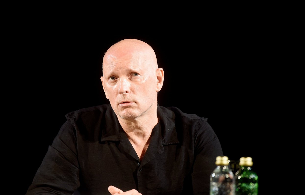 Līdzšinējie politiķi pretrunīgi vērtē režisora Hermaņa kustību «Bez partijām» / Raksts