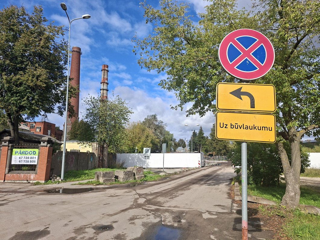 Norāde uz "Riga Waterfront" būvlaukumu