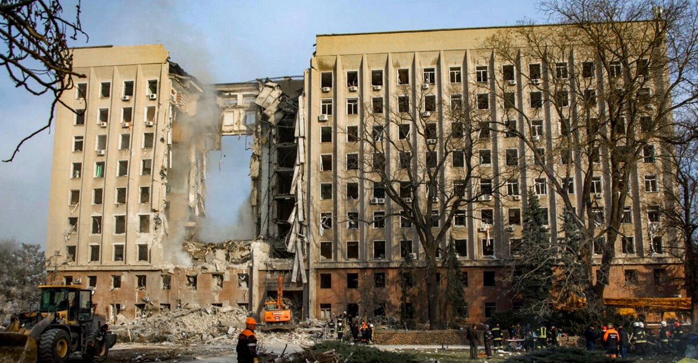 Mikolajivas apgabala administracijas eka pēc uzbrukuma