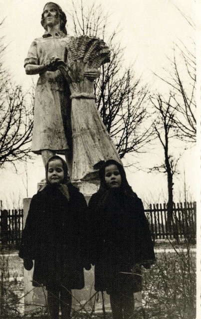 Rasmas Bruzītes veidotā skulptūra "Kolhozniece" (1952), kas kļuva par pamatu mākslinieces...