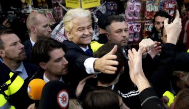 Nīderlandes politiķis Gērts Vilderss (centrā)