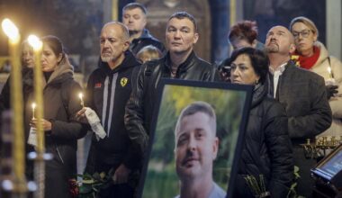 Ukrainā atvadās no Krievijas triecienā Doneckas apgabalam nogalinātiem diviem ukraiņu žurnālistiem / Raksts