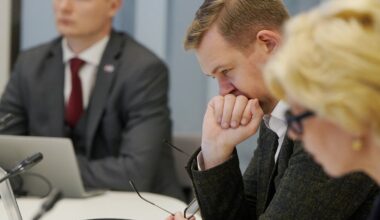 Saeimas komisija meklē taupīšanas iespējas ministriju budžetos / Raksts