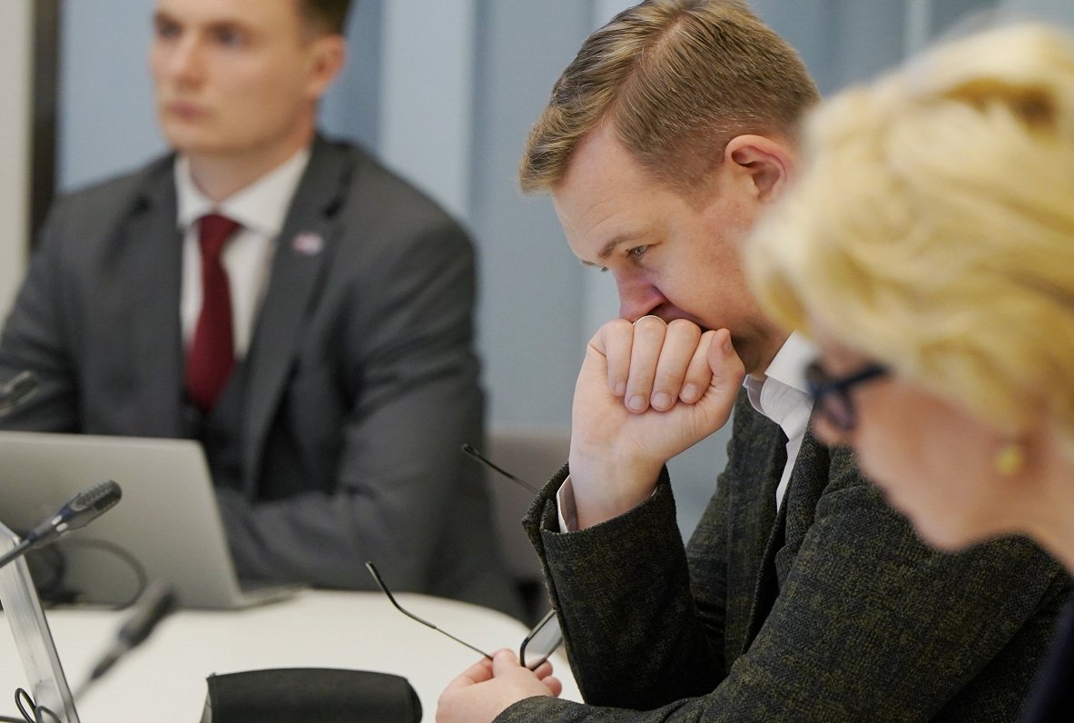 Saeimas komisija meklē taupīšanas iespējas ministriju budžetos / Raksts